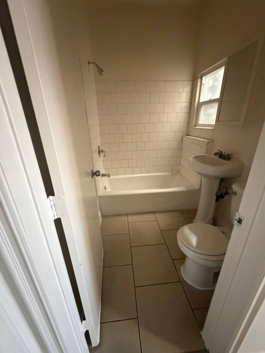 Apartment for rent at 2877 San Marino St #107, Los Angeles, CA 90006