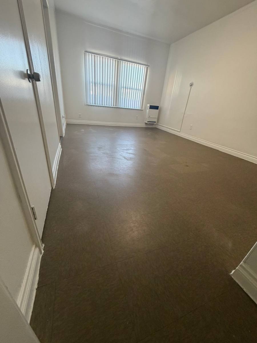 Apartment for rent at 2877 San Marino St #107, Los Angeles, CA 90006