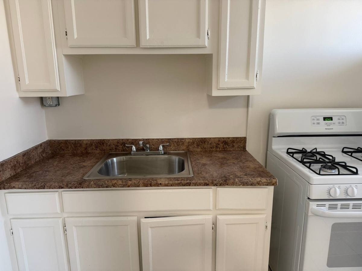 Apartment for rent at 2877 San Marino St #107, Los Angeles, CA 90006