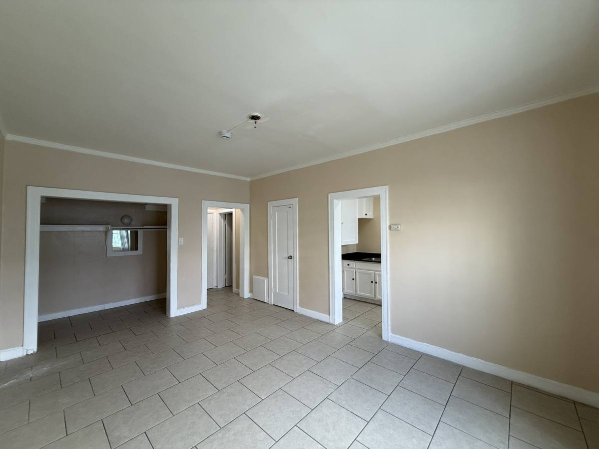 Apartment for rent at 2877 San Marino St #107, Los Angeles, CA 90006