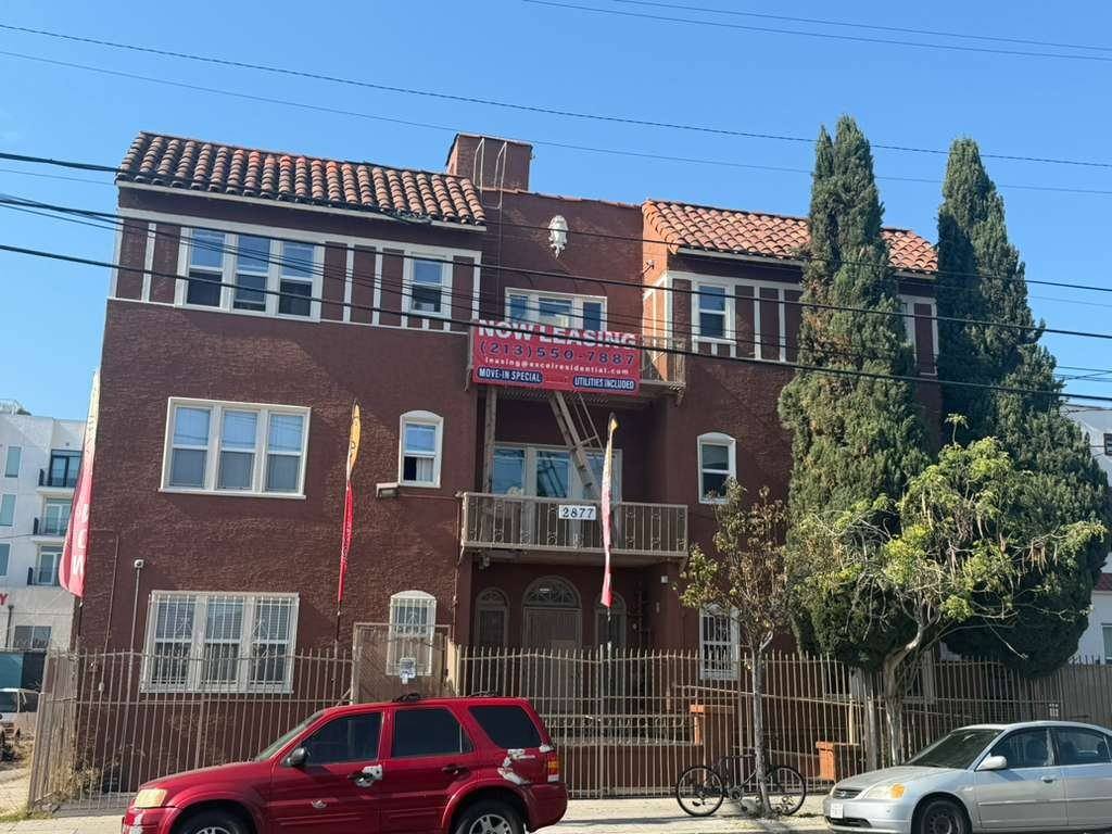 Apartment for rent at 2877 San Marino St #107, Los Angeles, CA 90006