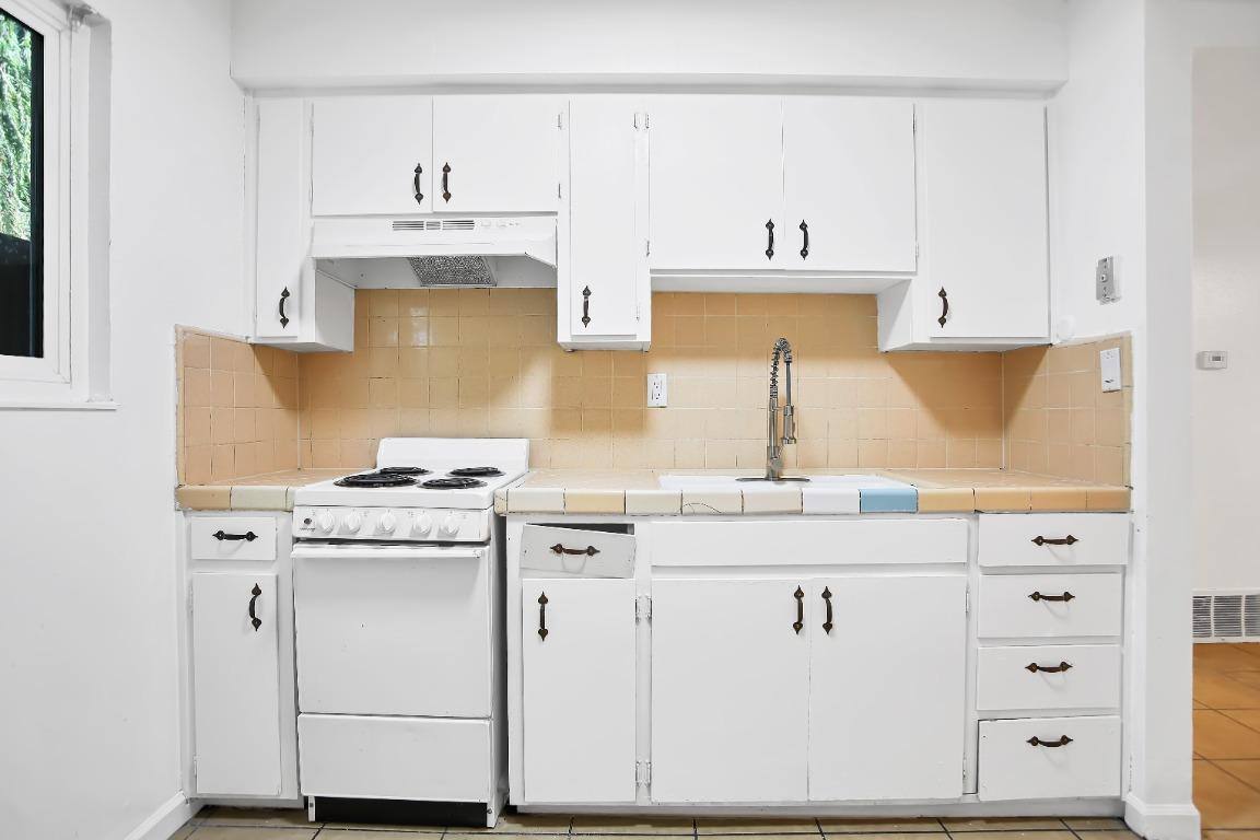 Apartment for rent at 132 W 18th St #3, Merced, CA 95340