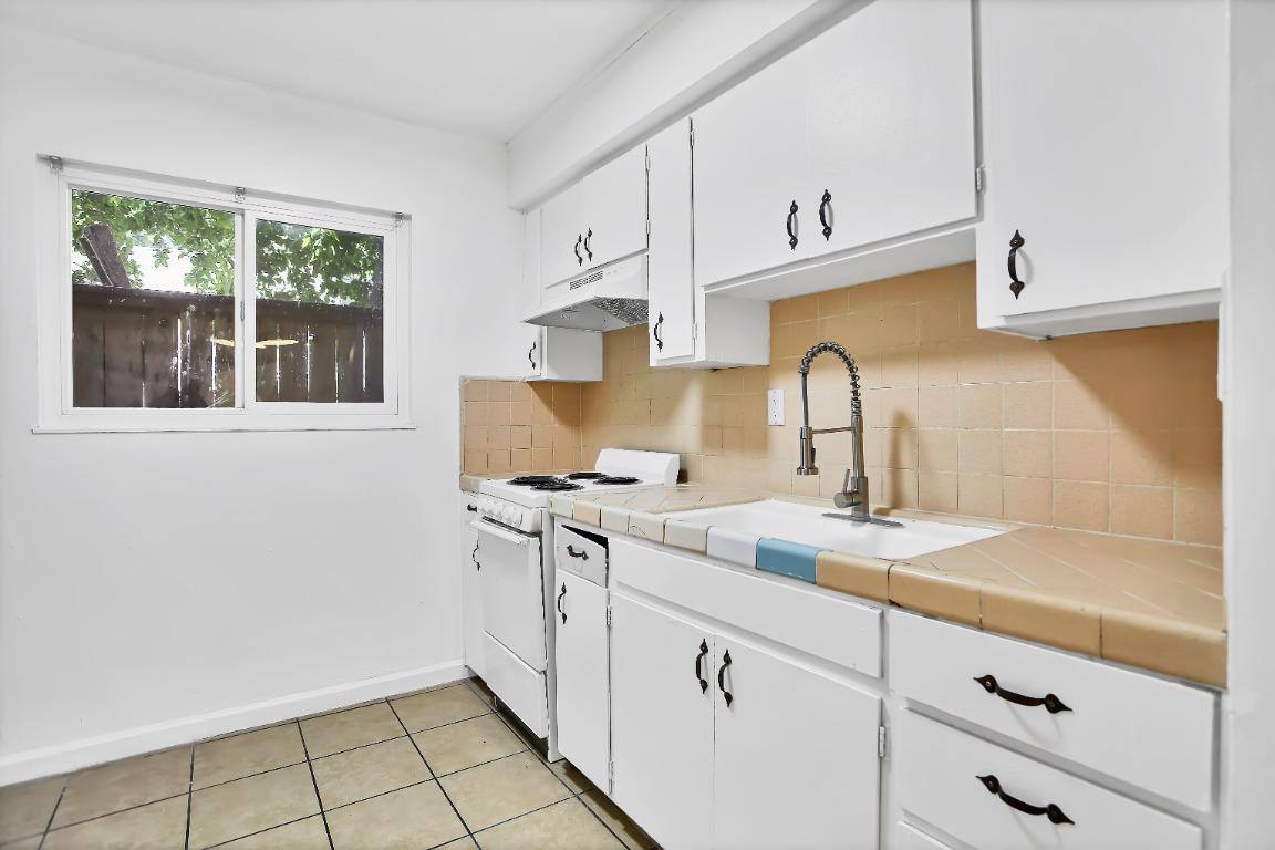 Apartment for rent at 132 W 18th St #3, Merced, CA 95340