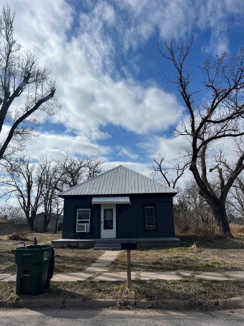 House for rent at 525 Carey St, Hutchinson, KS 67501