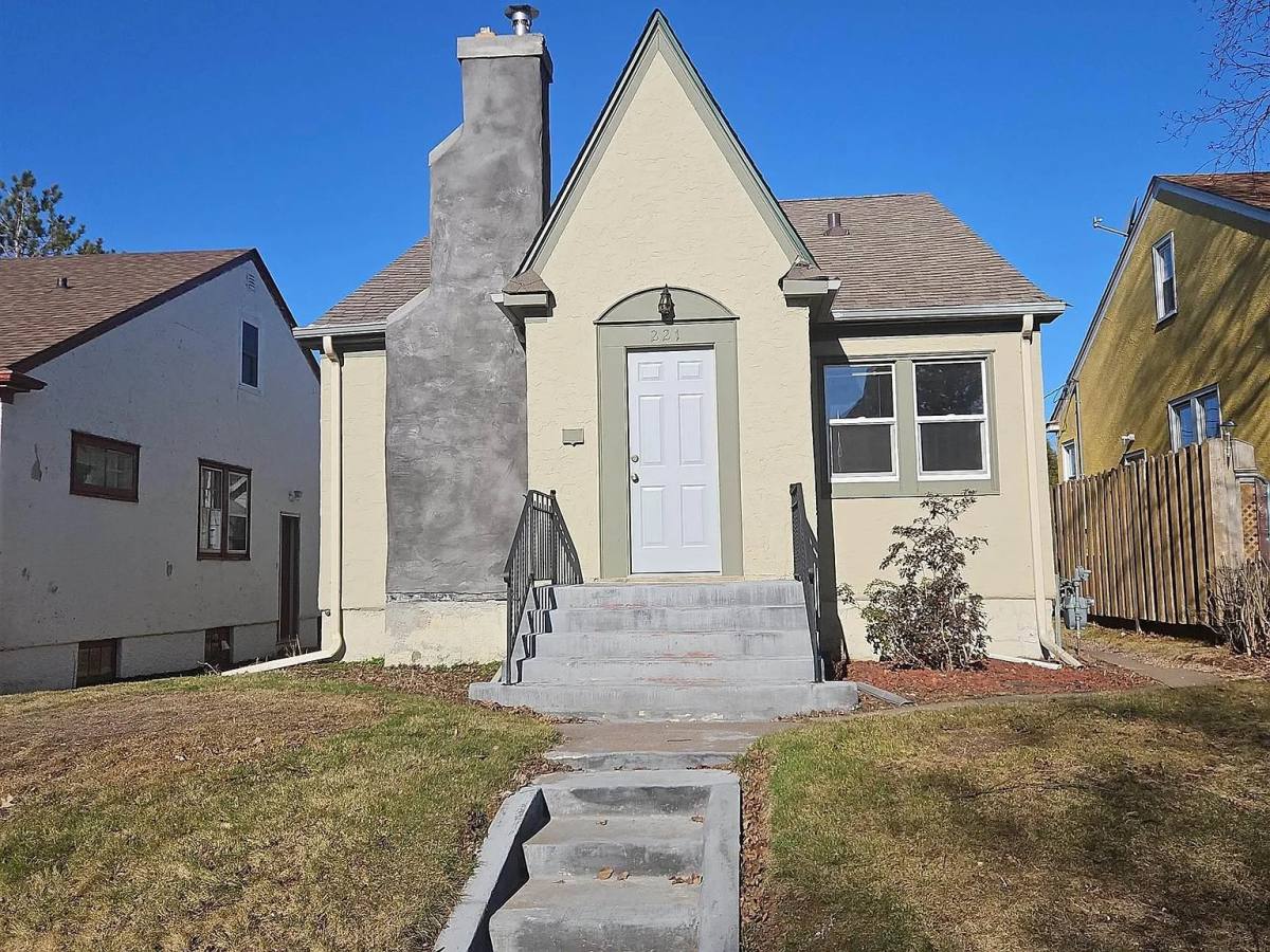 House for rent at 221 Snelling Ave, Duluth, MN 55811