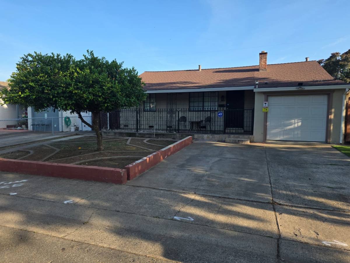 House for rent at 2708 16th Ave, Sacramento, CA 95820