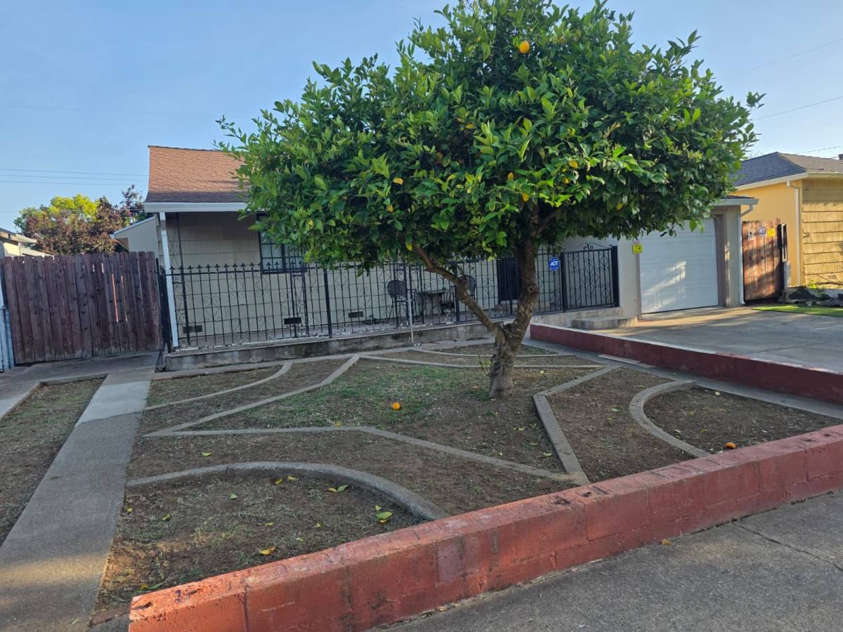House for rent at 2708 16th Ave, Sacramento, CA 95820