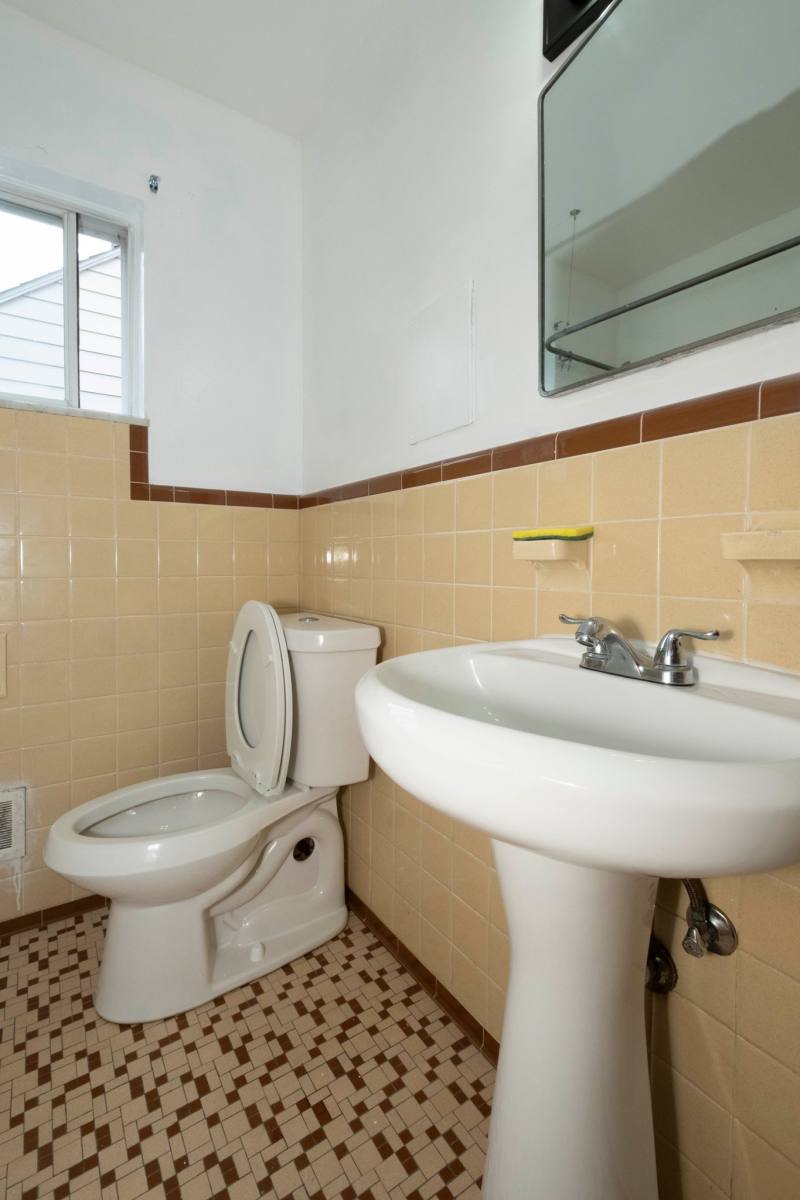 Apartment for rent at 3174 Sherbrooke Rd, Toledo, OH 43606