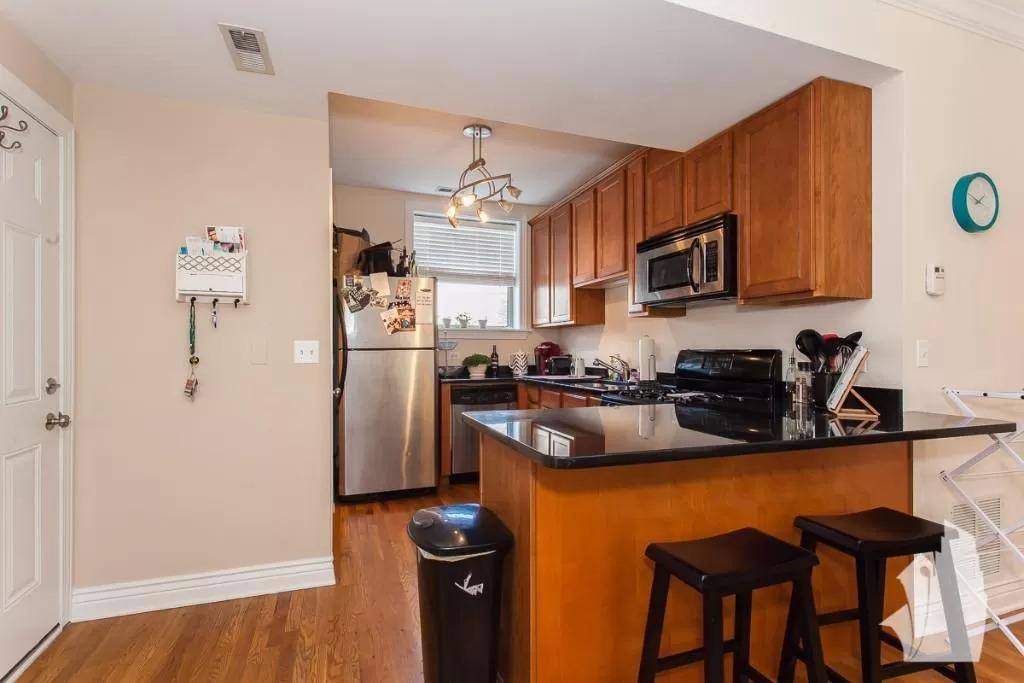Apartment for rent at 1516 W Waveland, Chicago, IL 60613