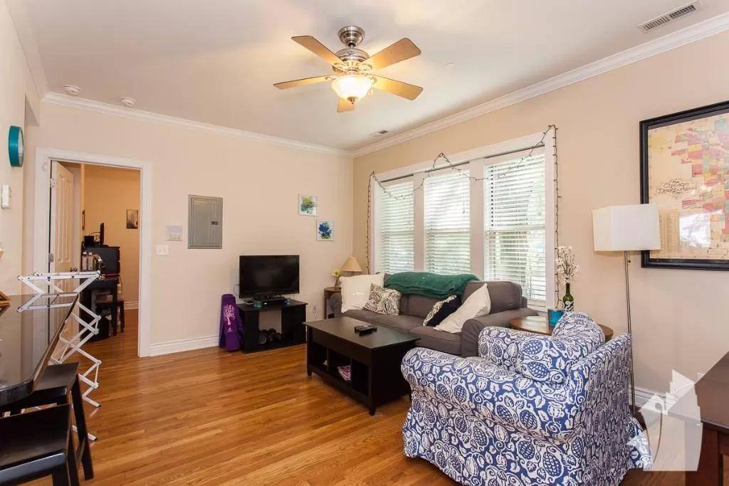 Apartment for rent at 1516 W Waveland, Chicago, IL 60613
