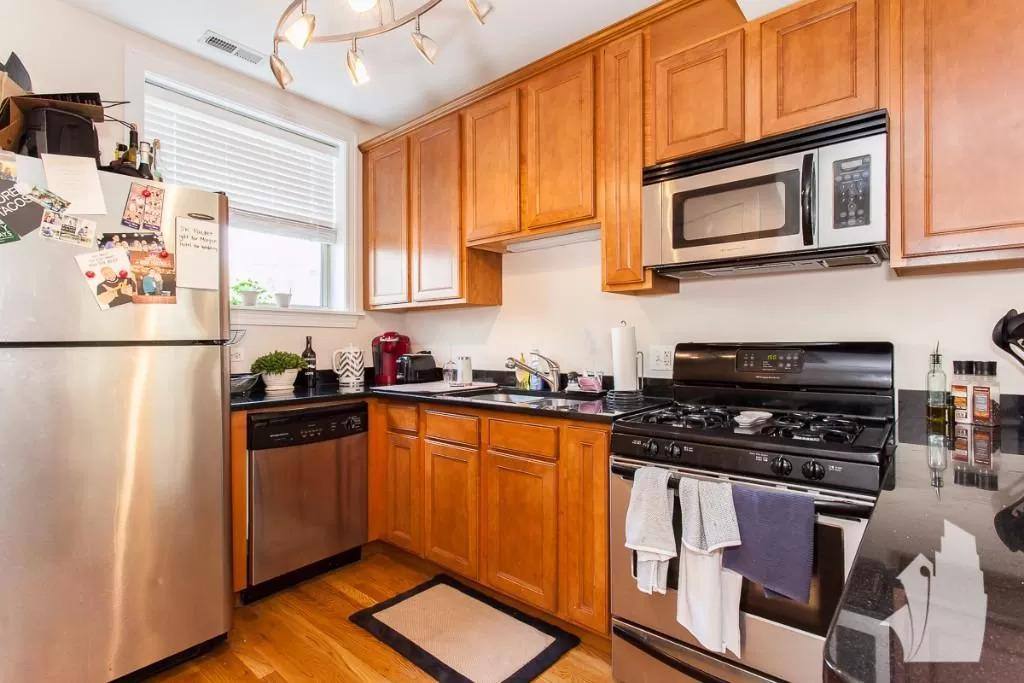 Apartment for rent at 1516 W Waveland, Chicago, IL 60613