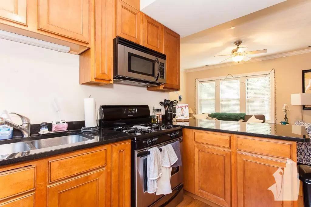 Apartment for rent at 1516 W Waveland, Chicago, IL 60613