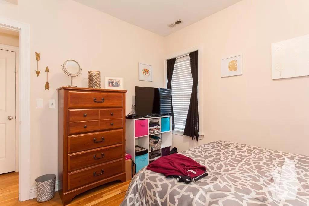 Apartment for rent at 1516 W Waveland, Chicago, IL 60613