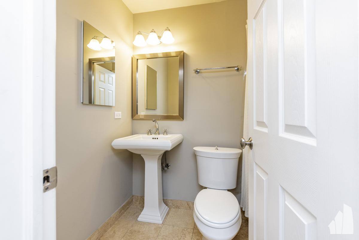 Condo for rent at 2036 N Larrabee St, Chicago, IL 60614