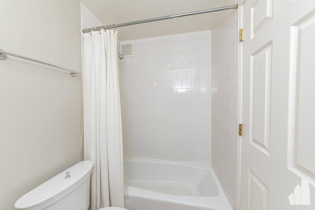 Condo for rent at 2036 N Larrabee St, Chicago, IL 60614