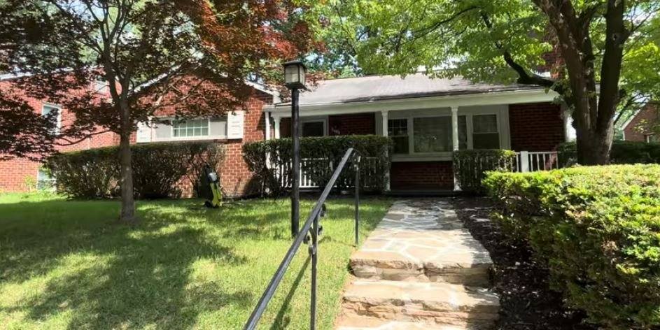 House for rent at 911 Buckingham Dr, Silver Spring, MD 20901