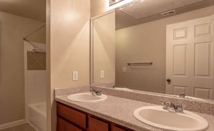 Apartment for rent at 2920 Oak Rd, Pearland, TX 77584