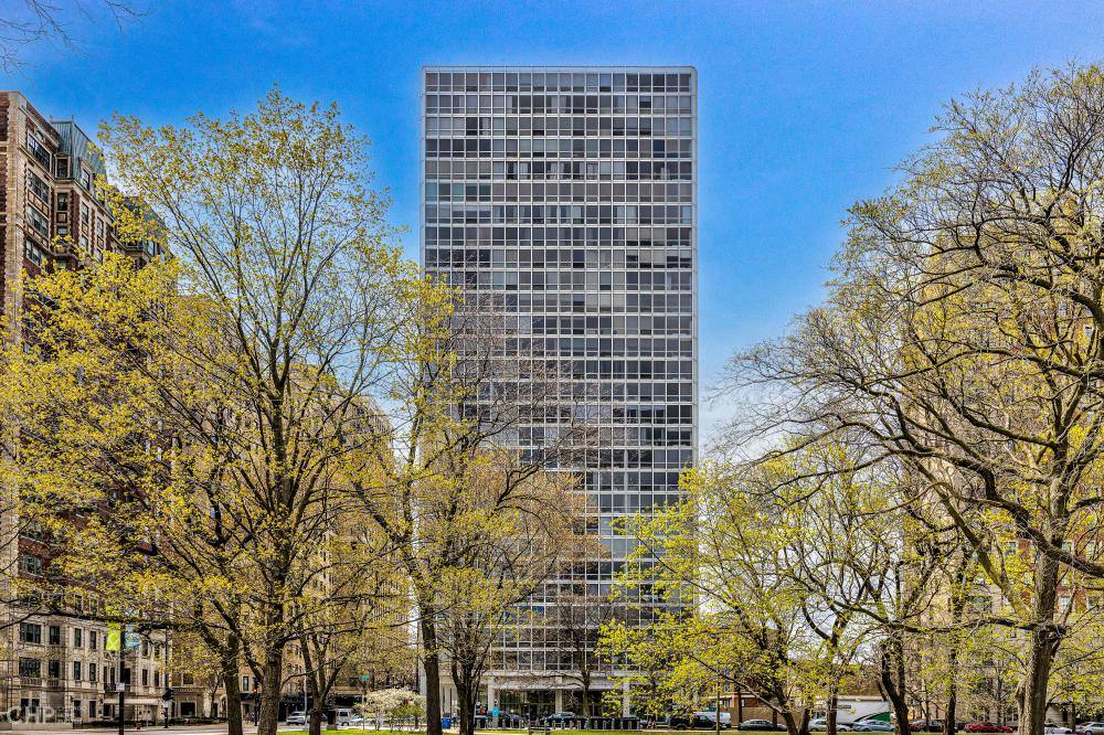 Apartment for rent at 2400 N Lakeview, Chicago, IL 60614