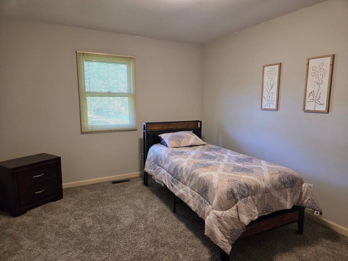House for rent at 5721 Gardenia Dr, Newburgh, IN 47630