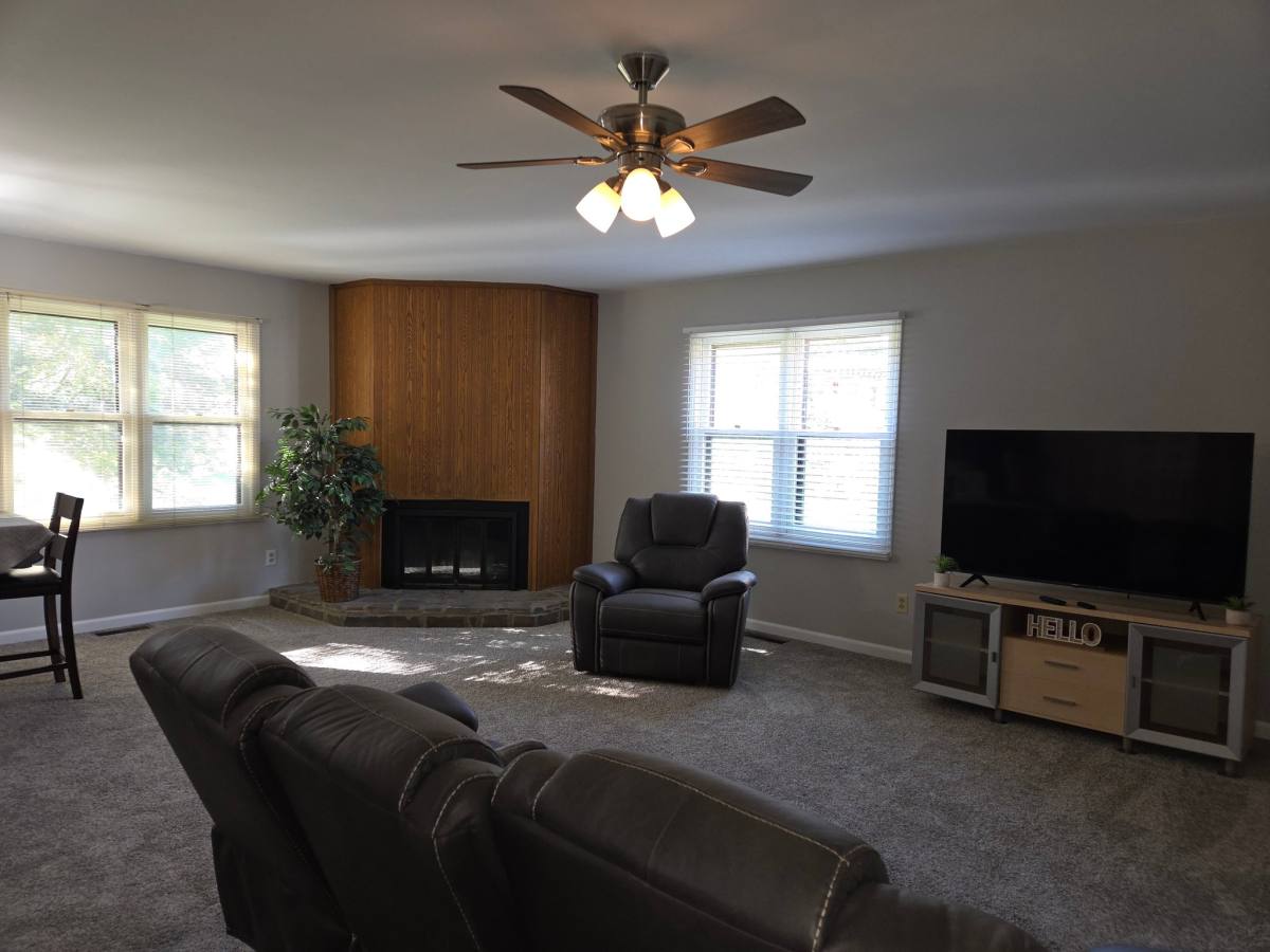 House for rent at 5721 Gardenia Dr, Newburgh, IN 47630