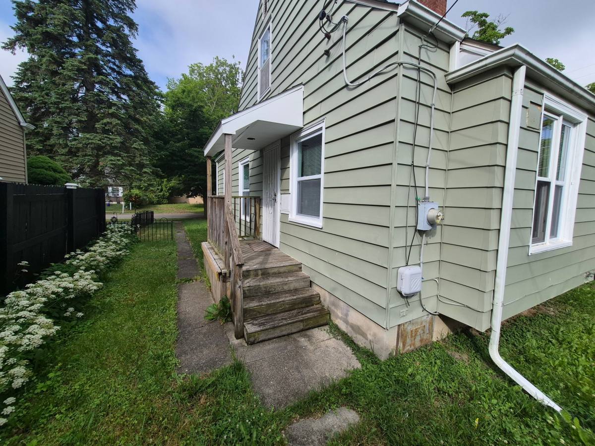House for rent at 2038 Copeman Blvd, Flint, MI 48504