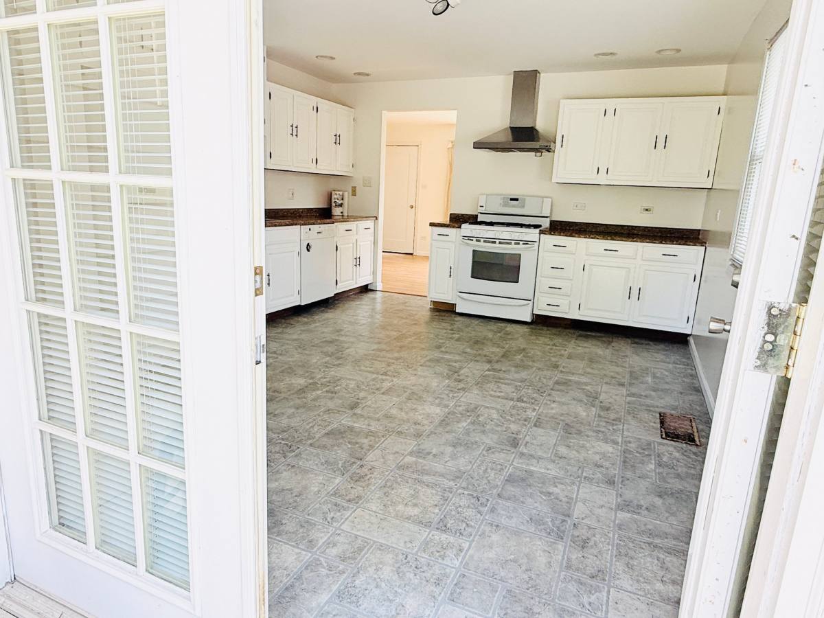House for rent at 2904 Stork Court, Rolling Meadows, IL 60008