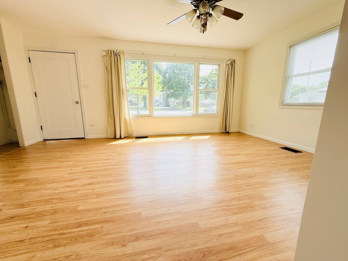 House for rent at 2904 Stork Court, Rolling Meadows, IL 60008