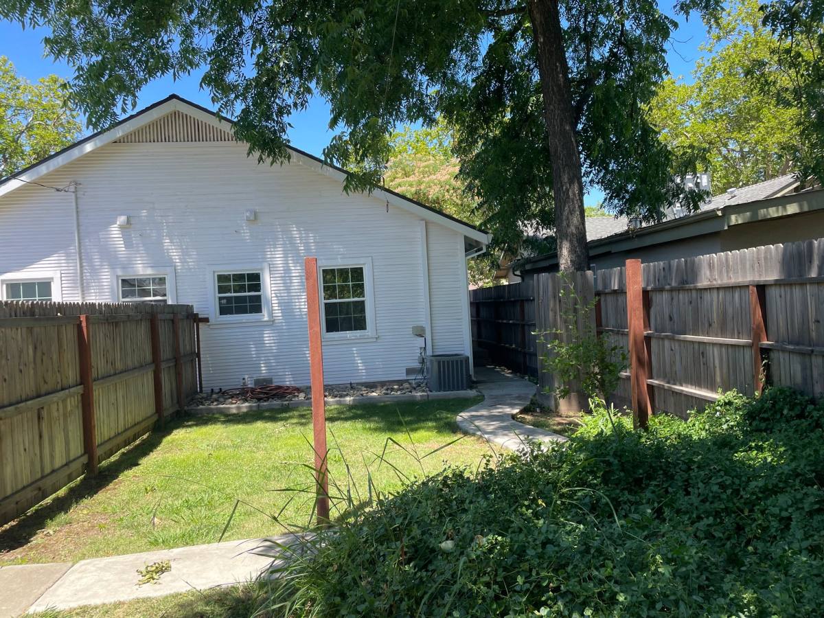 House for rent at 425 41st St, Sacramento, CA 95819
