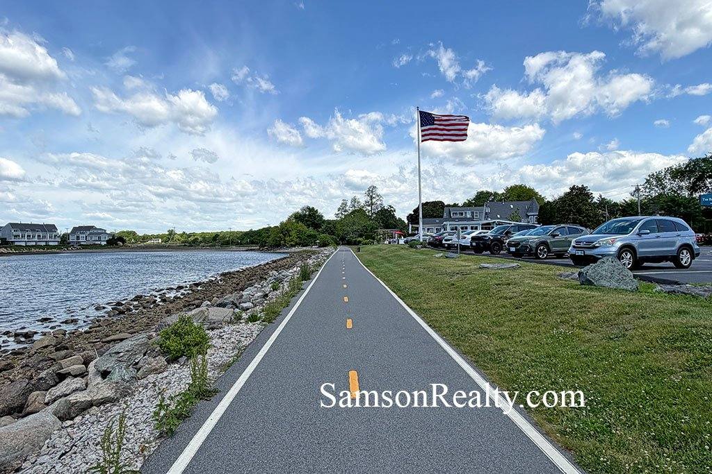 Apartment for rent at 410 Thames St #2, Bristol, RI 02809