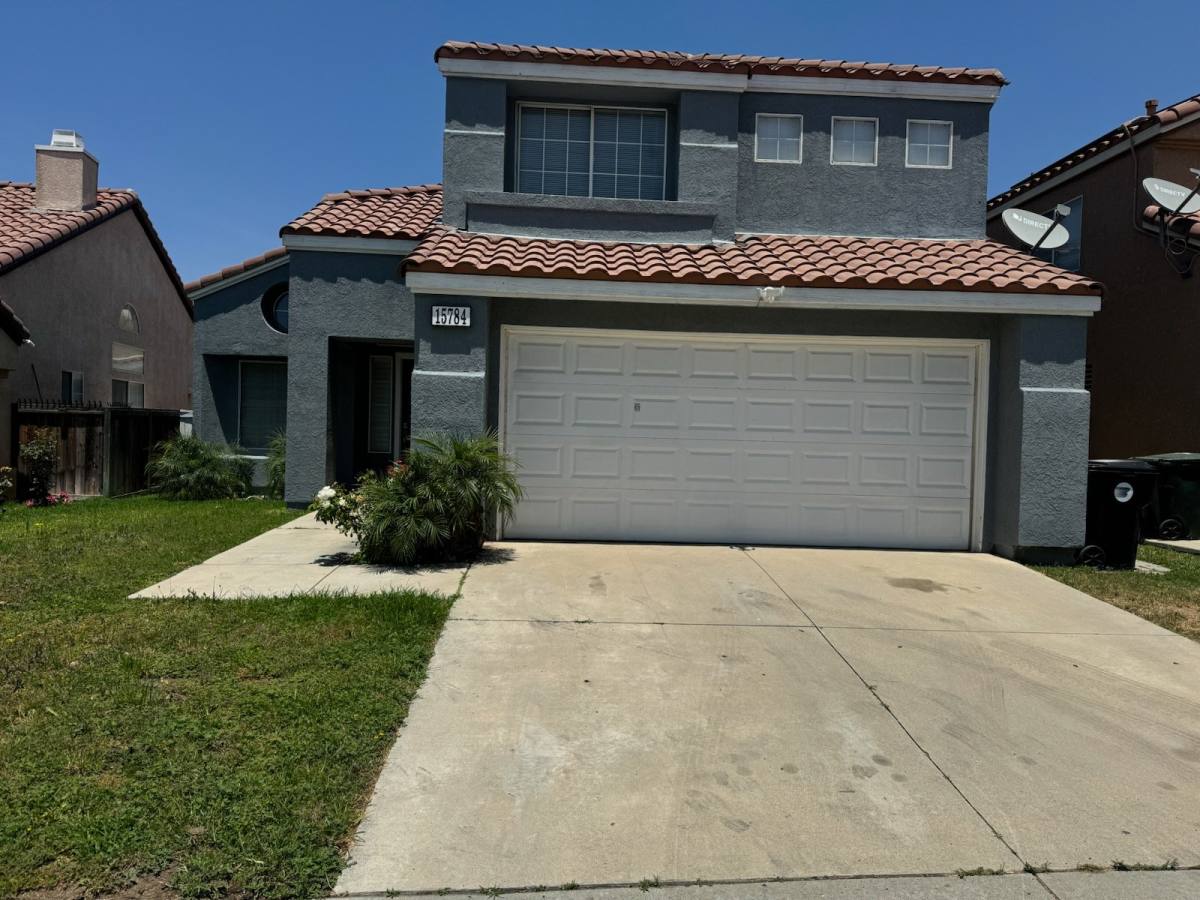 15784 Firethorn Rd, Fontana, CA 92337 - House for Rent