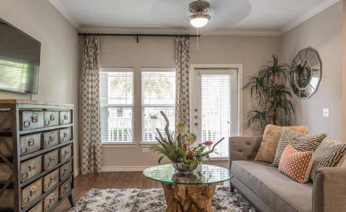 Apartment for rent at 1715 Enclave Parkway, Houston, TX 77077