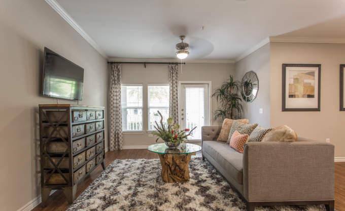 Apartment for rent at 1715 Enclave Parkway, Houston, TX 77077
