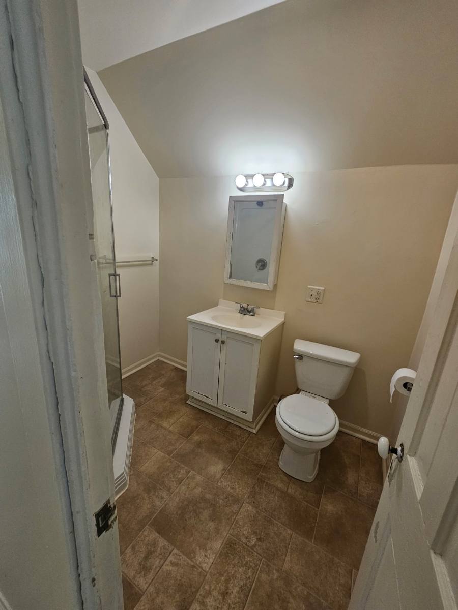 Apartment for rent at 122 Oak St #2, Dowagiac, MI 49047