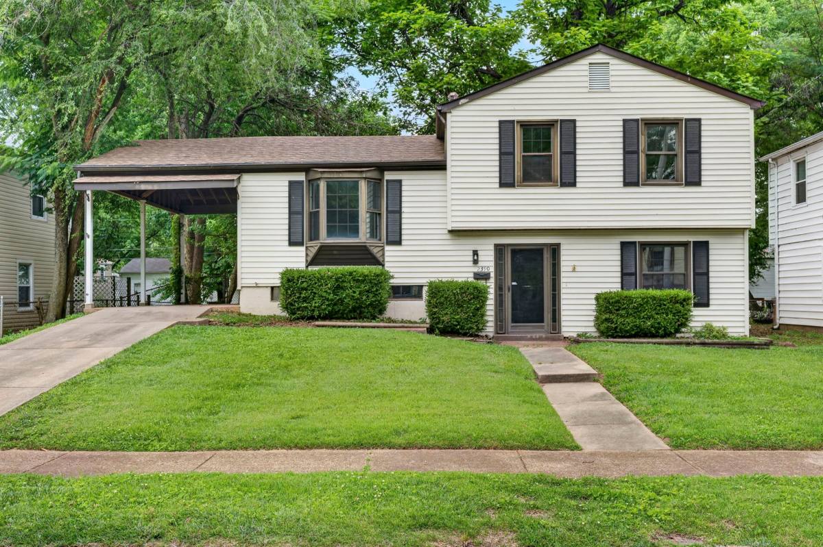 House for rent at 2390 Teakwood Manor Dr, Florissant, MO 63031