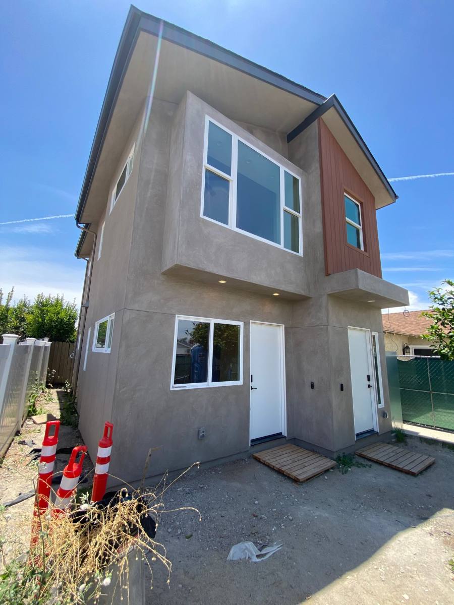 Townhouse for rent at 11289 Ganesta Rd, San Diego, CA 92126