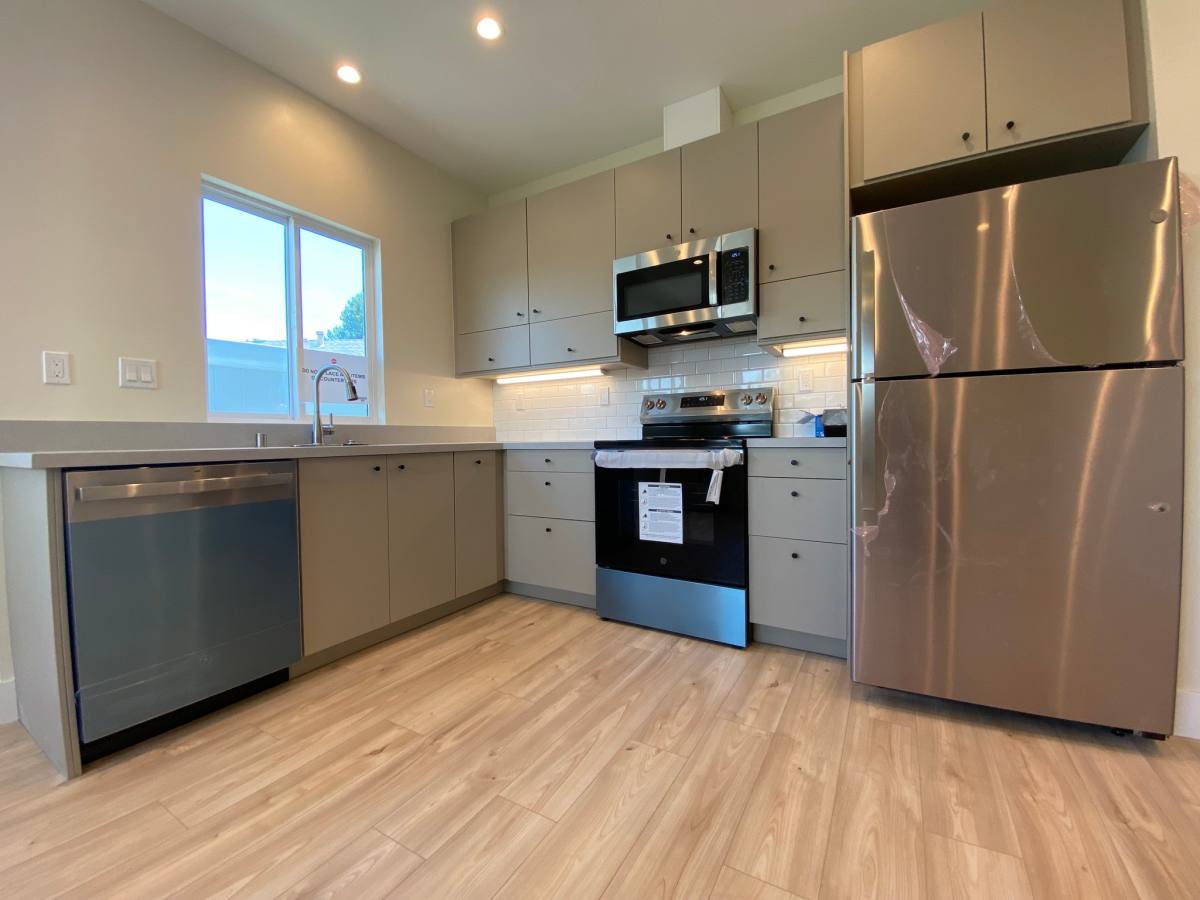 Townhouse for rent at 11289 Ganesta Rd, San Diego, CA 92126