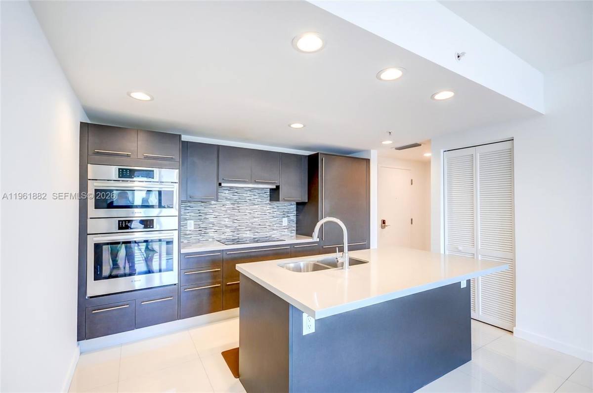 Apartment for rent at 7661 NW 107th Ave #5, Miami, FL 33178