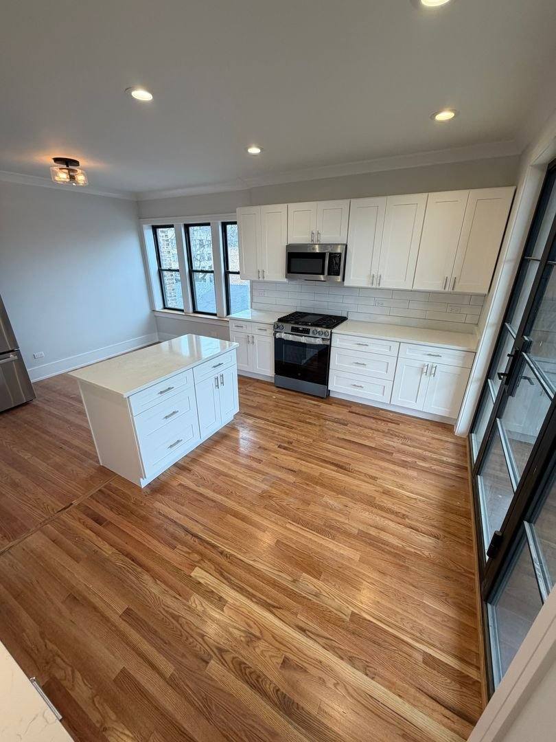 Apartment for rent at 486 N Hermitage #1, Chicago, IL 60640