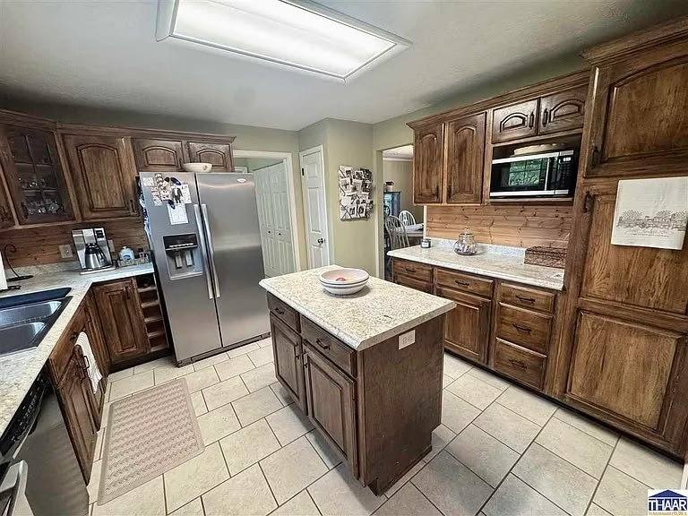House for rent at 1683 E Springwood Dr, Sullivan, IN 47882