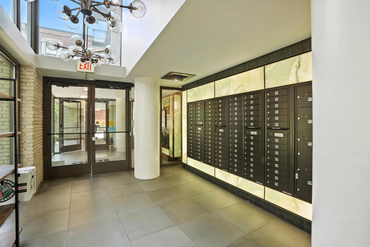 Apartment for rent at 670 W Wayman St #1905, Chicago, IL 60661