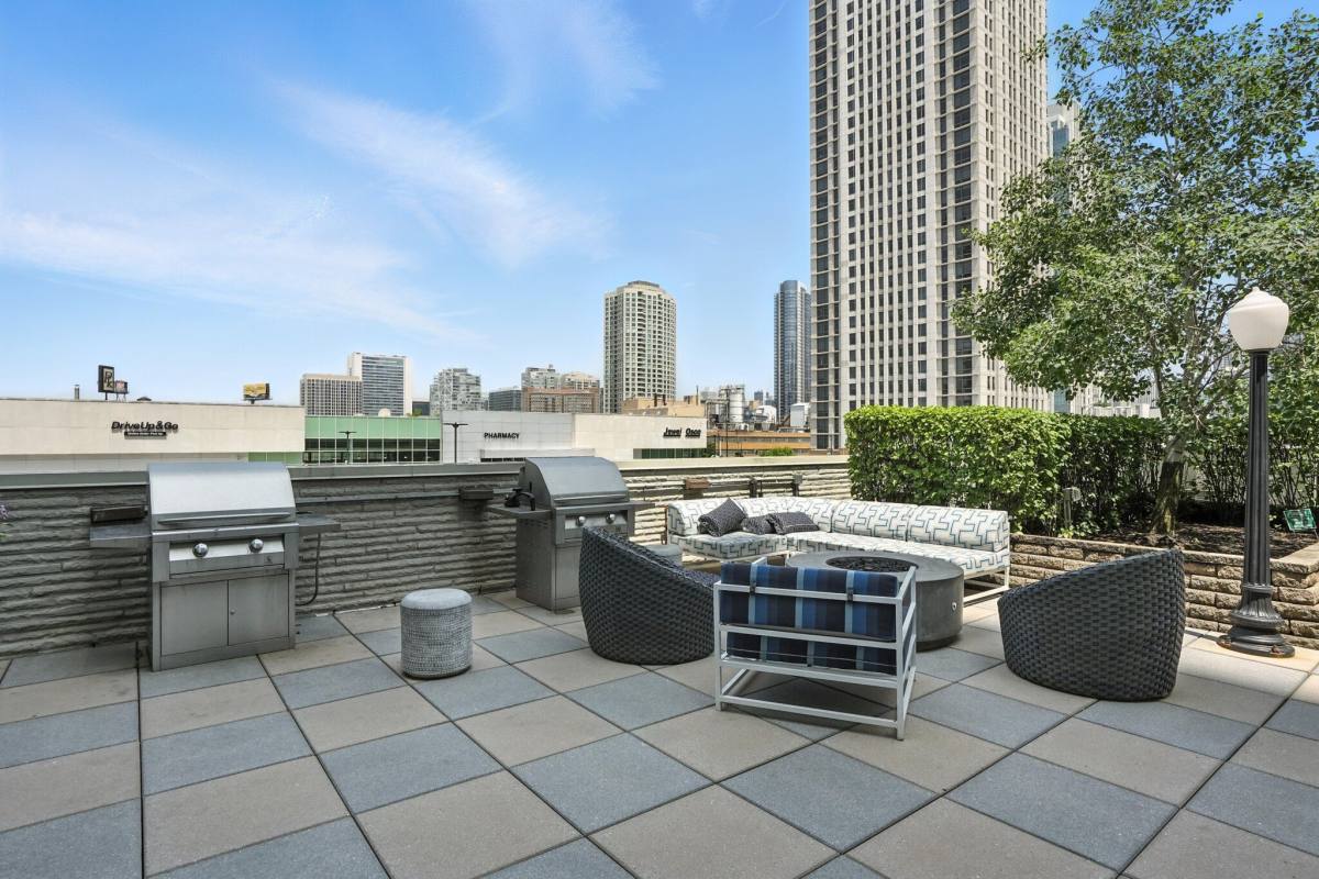 Apartment for rent at 670 W Wayman St #1905, Chicago, IL 60661