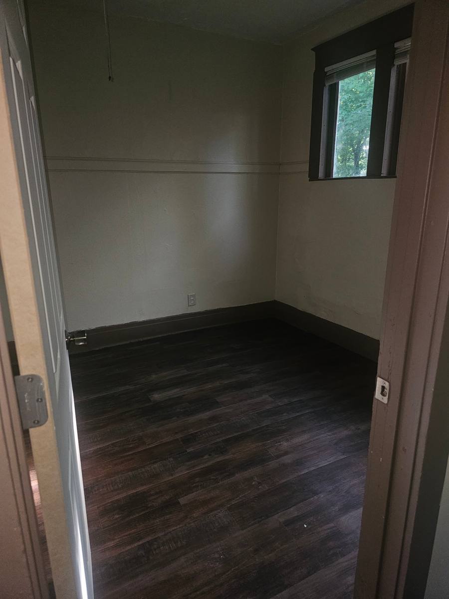 Apartment for rent at 208 Bellview St #RIGHT, Benton Harbor, MI 49022