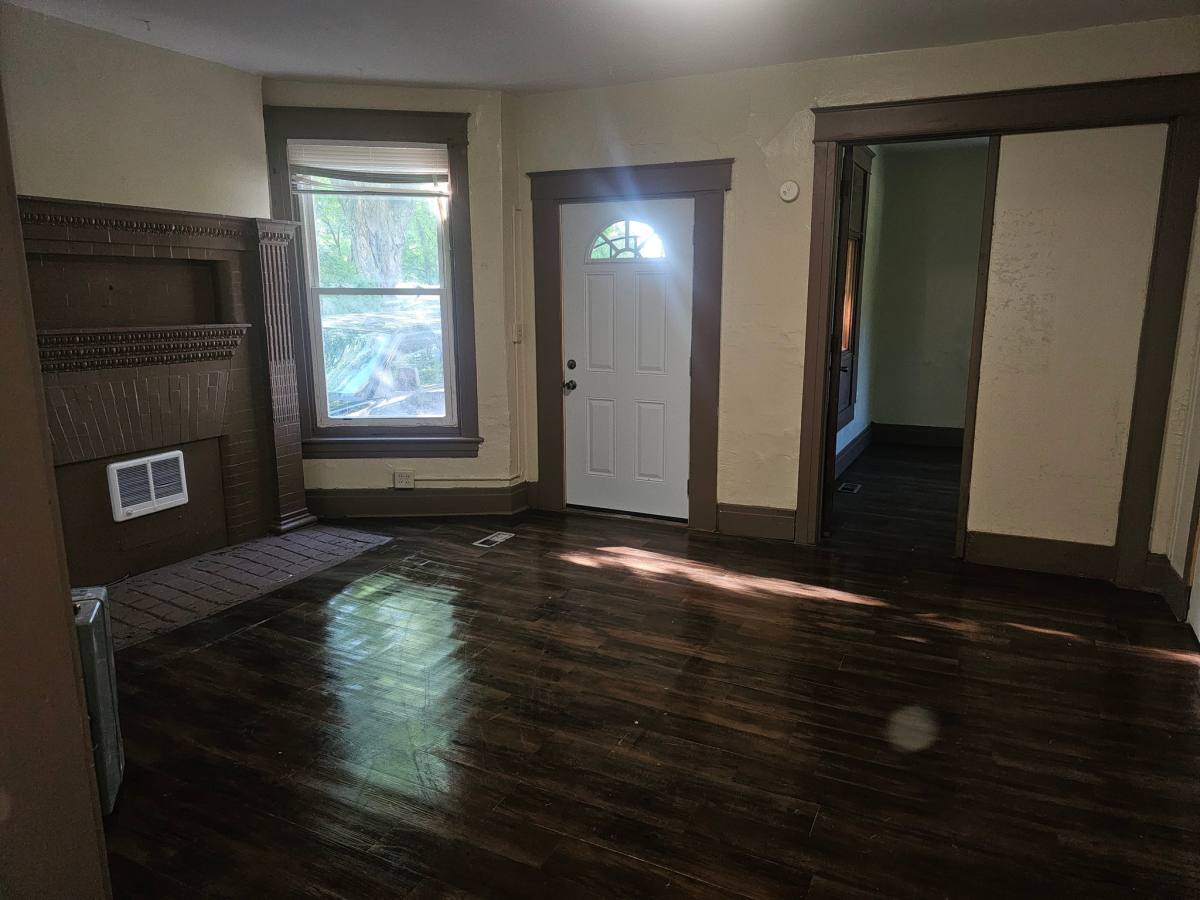 Apartment for rent at 208 Bellview St #RIGHT, Benton Harbor, MI 49022