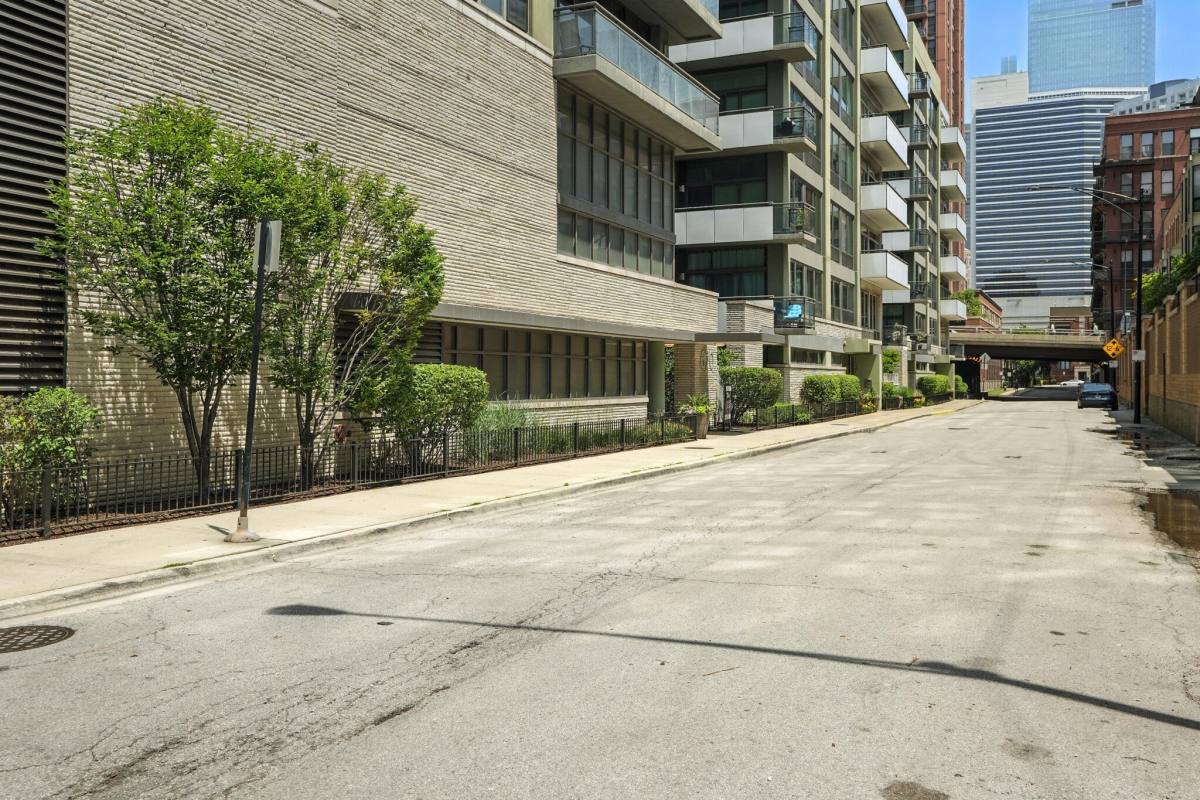 Apartment for rent at 169 N Sangamon St #1905, Chicago, IL 60661