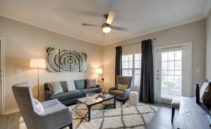 Apartment for rent at 1310 N Cockrell Hill Rd #2121, Dallas, TX 75211