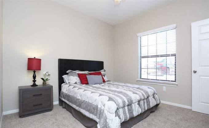 Apartment for rent at 4599 W Davis St #2121, Dallas, TX 75211