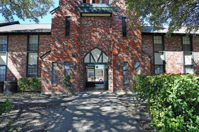 Apartment for rent at 400 W Anderson Lane #2018, Austin, TX 78752