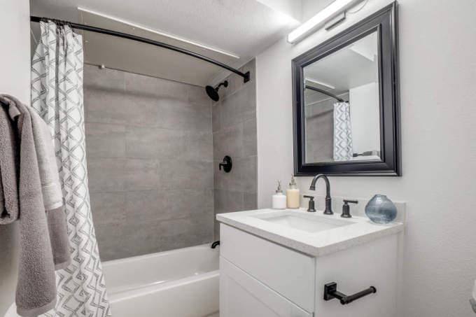 Apartment for rent at 4503 Lake Ave #2121, Dallas, TX 75219