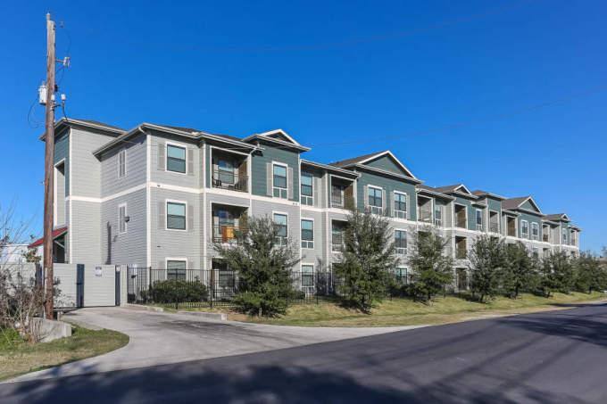 Apartment for rent at 2930 Plum Creek Lane #2047, Houston, TX 77087