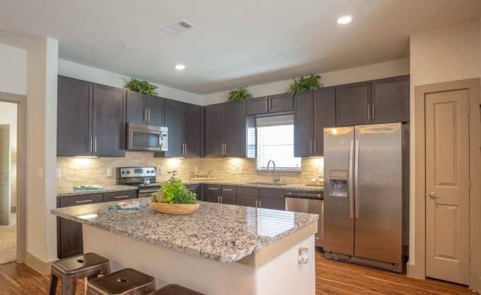Apartment for rent at 12325 Shadow Creek Parkway #1174, Pearland, TX 77584